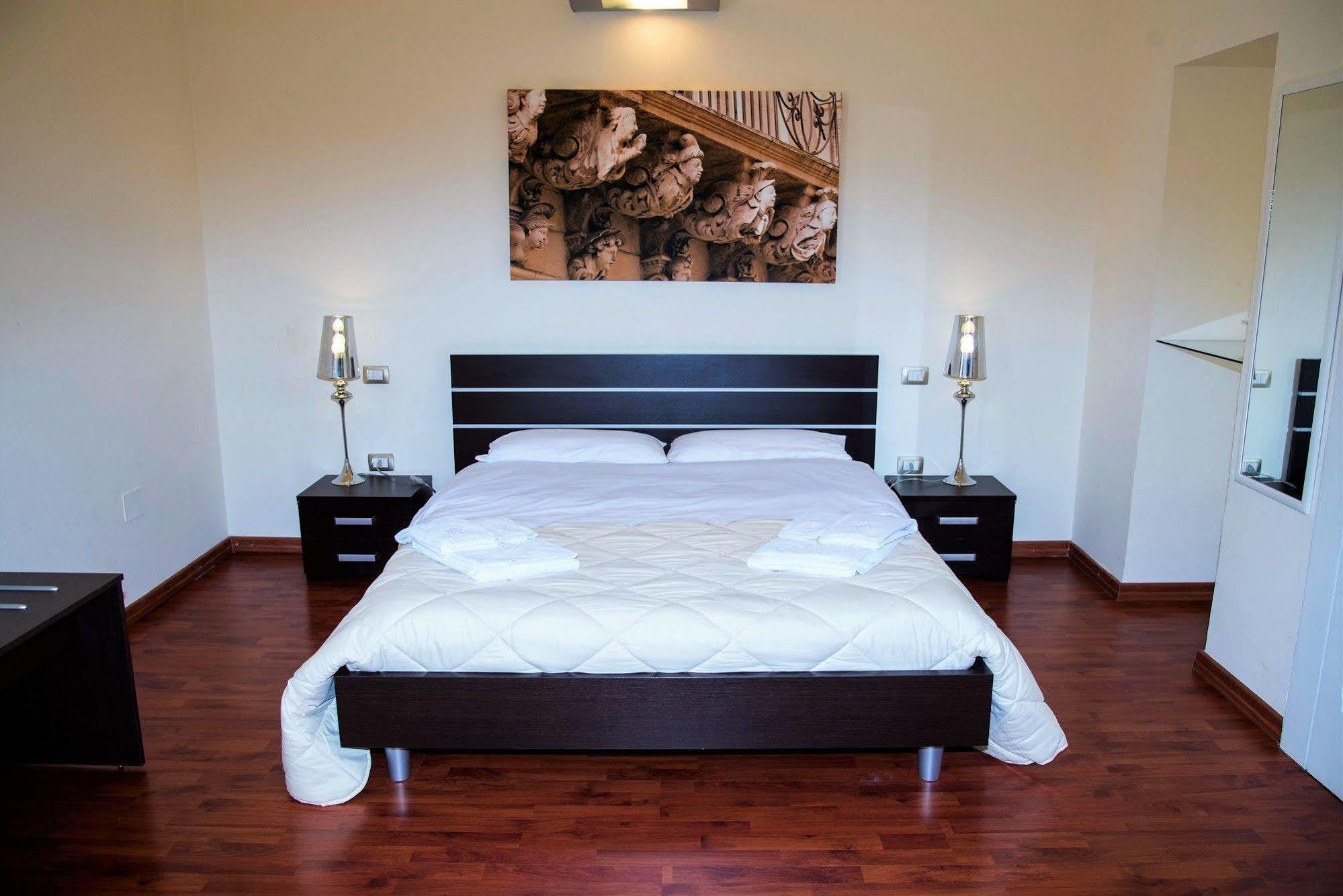 Apollo Suites Lecce Ngoại thất bức ảnh