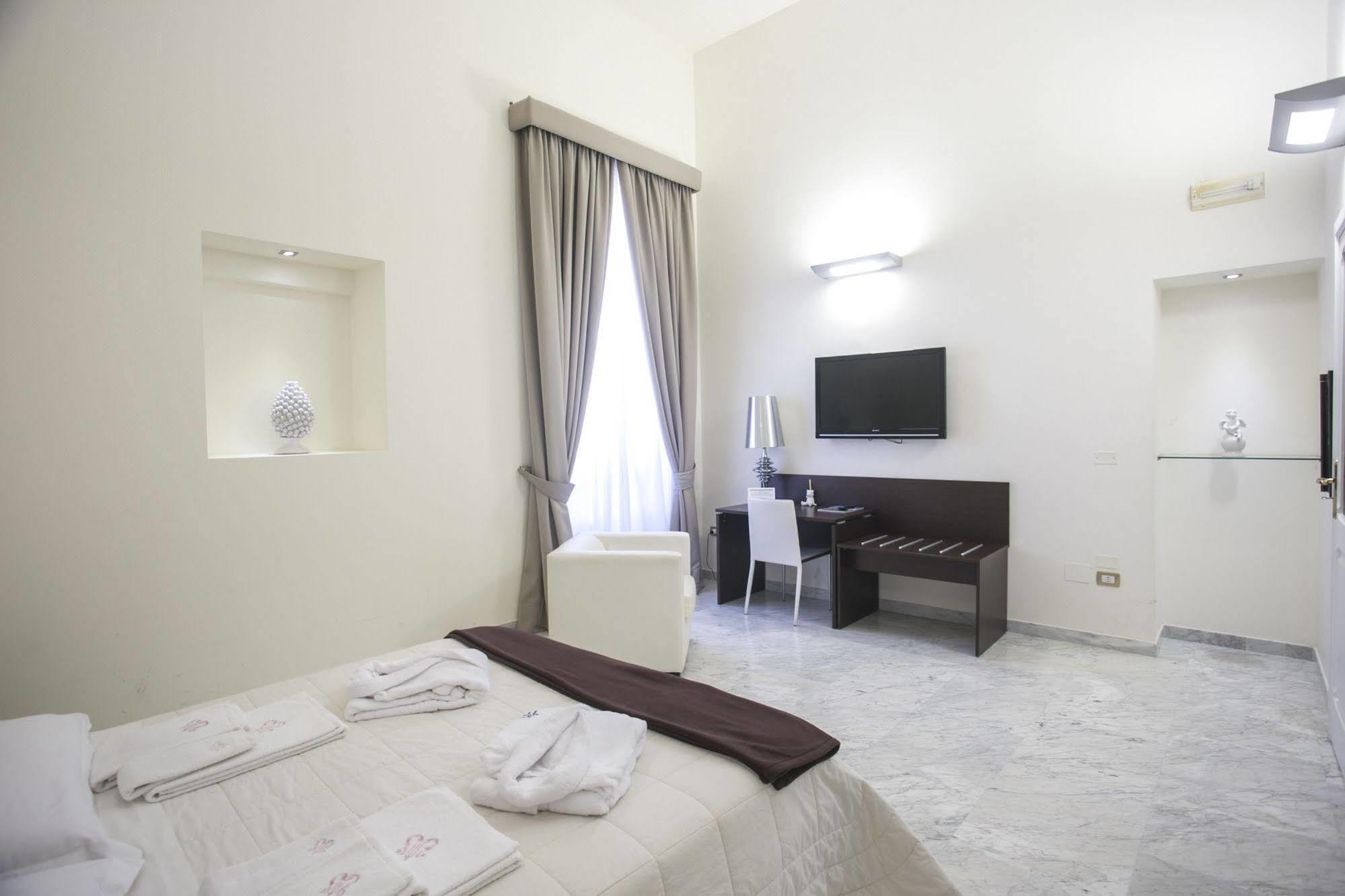 Apollo Suites Lecce Ngoại thất bức ảnh